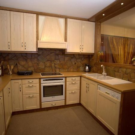 Wood And Stone Villa Янина Екстериор снимка