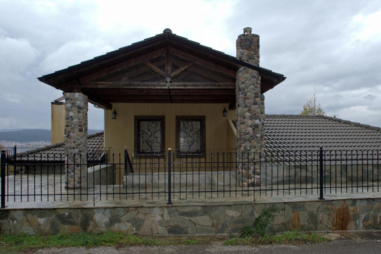Wood And Stone Villa Янина Екстериор снимка