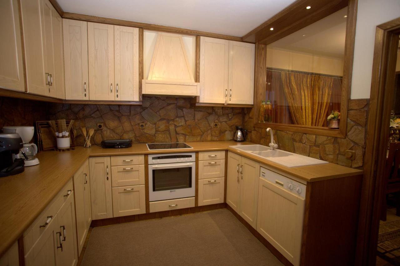Wood And Stone Villa Янина Екстериор снимка